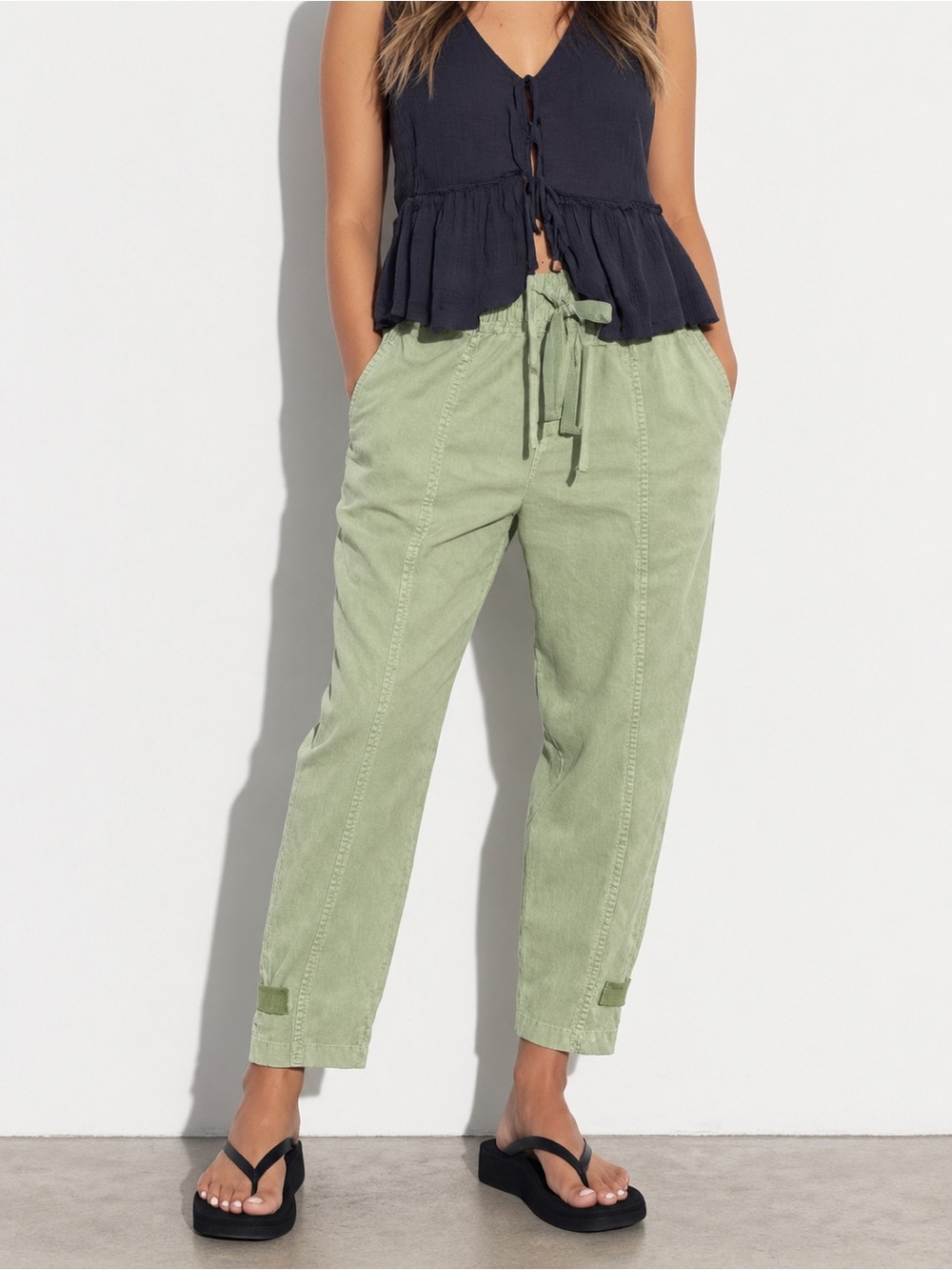 Women’s Light Green Drawstring Balloon Relaxed Tapered Pants Size Medium